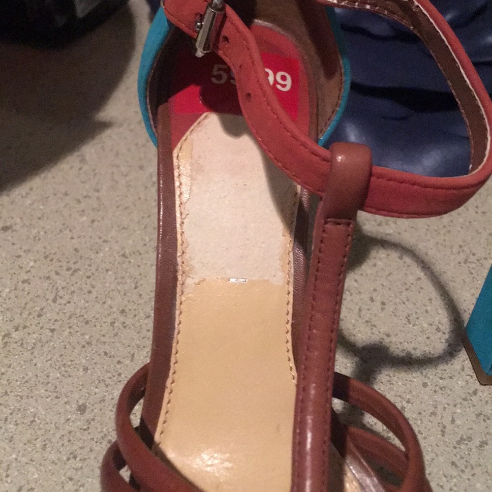 Heels - Picture 4 of 4